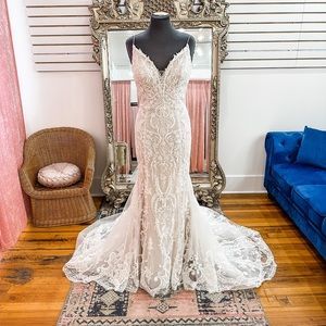 Brand new wedding dress size 14, lace wedding gown, new wedding gown,  fitted